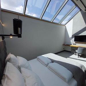 Standard Zimmer mit Kingsize-Bett